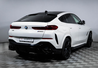 Подержанный автомобиль BMW X6 2021 года (5 фото)