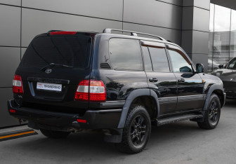 Подержанный автомобиль Toyota Land Cruiser Suv 2007 года (5 фото)
