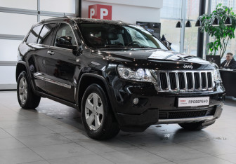 Подержанный автомобиль Jeep Grand Cherokee 2012 года (3 фото)