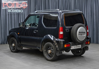 Подержанный автомобиль Suzuki Jimny 2012 года (7 фото)