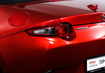 Подержанный автомобиль Mazda MX-5 2017 года (14 фото)