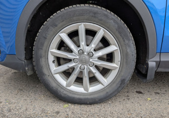 Подержанный автомобиль Audi Q3 2015 года (12 фото)