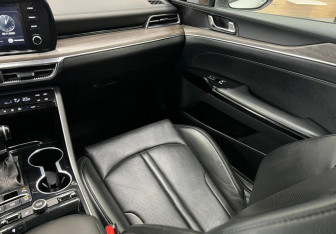 Подержанный автомобиль Kia K5 2020 года (17 фото)