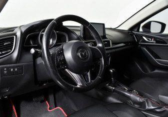 Подержанный автомобиль Mazda 3 Hatchback 2013 года (10 фото)