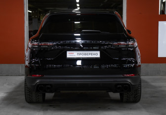 Подержанный автомобиль Porsche Cayenne 2020 года (6 фото)