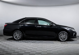 Подержанный автомобиль Toyota Camry Sedan 2017 года (4 фото)