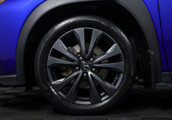 Подержанный автомобиль Lexus UX 2019 года (18 фото)
