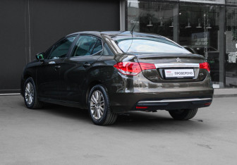 Подержанный автомобиль Citroen C4 Sedan 2016 года (6 фото)