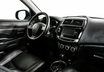 Подержанный автомобиль Mitsubishi ASX 2014 года (7 фото)