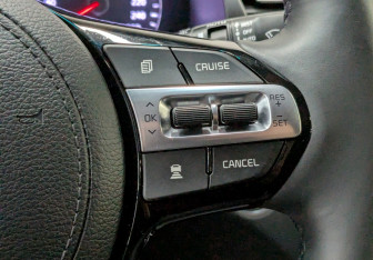 Подержанный автомобиль Kia K7 2019 года (7 фото)