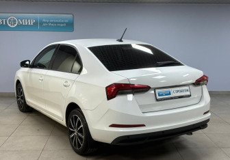 Подержанный автомобиль Skoda Rapid Liftback 2021 года (7 фото)