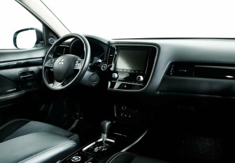 Подержанный автомобиль Mitsubishi Outlander 2020 года (6 фото)