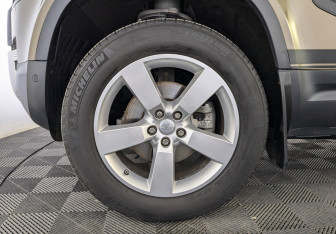 Подержанный автомобиль Land Rover Defender Suv 2021 года (12 фото)
