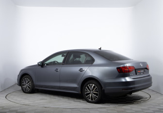 Подержанный автомобиль Volkswagen Jetta Sedan 2016 года (7 фото)