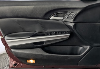 Подержанный автомобиль Honda Crosstour 2014 года (19 фото)