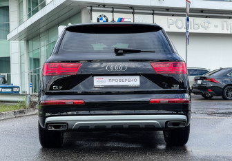 Подержанный автомобиль Audi Q7 2016 года (6 фото)