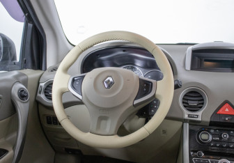 Подержанный автомобиль Renault Koleos 2010 года (15 фото)