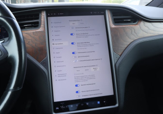 Подержанный автомобиль Tesla Model X 2018 года (16 фото)