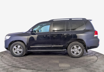 Подержанный автомобиль Toyota Land Cruiser Suv 2017 года (8 фото)