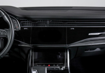 Подержанный автомобиль Audi Q8 2021 года (13 фото)