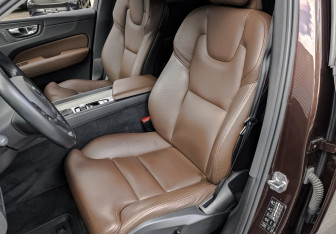 Подержанный автомобиль Volvo XC60 2019 года (20 фото)