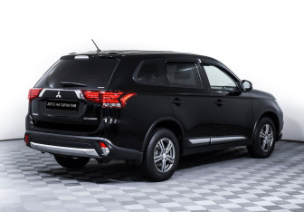 Подержанный автомобиль Mitsubishi Outlander 2016 года (5 фото)