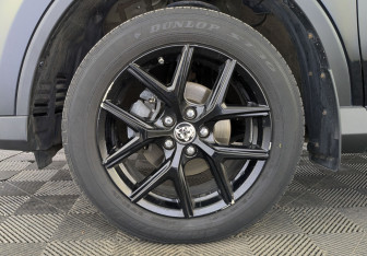 Подержанный автомобиль Toyota RAV4 2018 года (12 фото)