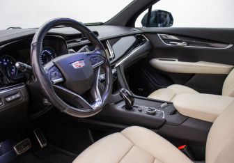 Подержанный автомобиль Cadillac XT6 2021 года (9 фото)