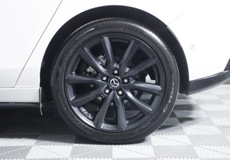 Подержанный автомобиль Mazda 3 Hatchback 2019 года (5 фото)