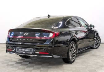 Подержанный автомобиль Hyundai Sonata 2022 года (5 фото)