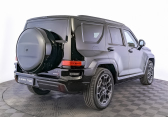 Новый Tank 700 2025 (2 фото)