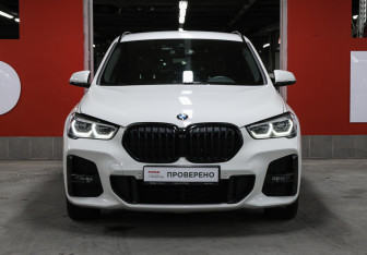 Подержанный автомобиль BMW X1 2021 года (2 фото)