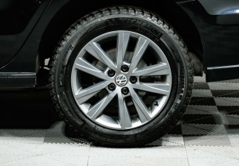 Подержанный автомобиль Volkswagen Polo Sedan 2019 года (6 фото)