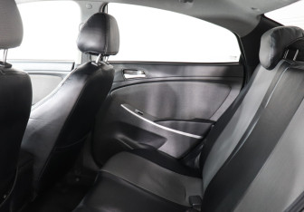 Подержанный автомобиль Hyundai Solaris Sedan 2013 года (12 фото)