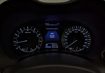 Подержанный автомобиль Infiniti Q50 2017 года (13 фото)