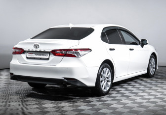 Подержанный автомобиль Toyota Camry Sedan 2019 года (5 фото)