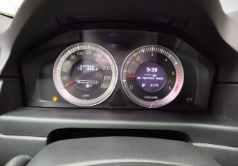 Подержанный автомобиль Volvo XC70 2012 года (16 фото)