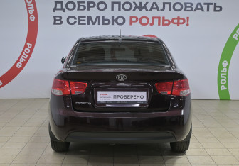 Подержанный автомобиль Kia Cerato Sedan 2010 года (5 фото)