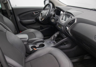 Подержанный автомобиль Hyundai ix35 2014 года (9 фото)