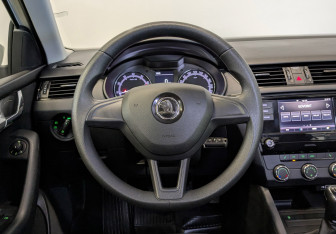 Подержанный автомобиль Skoda Octavia Liftback 2018 года (22 фото)