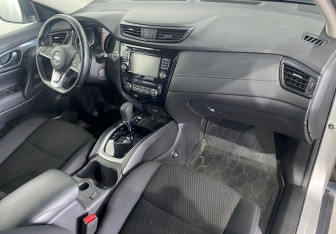 Подержанный автомобиль Nissan X-Trail 2021 года (10 фото)