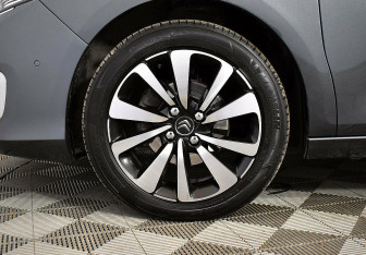 Подержанный автомобиль Citroen C4 Sedan 2016 года (5 фото)