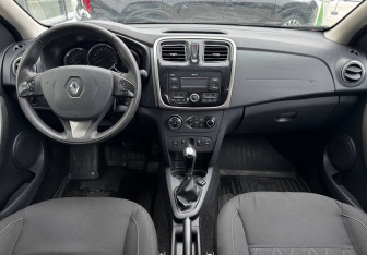Подержанный автомобиль Renault Sandero 2018 года (9 фото)