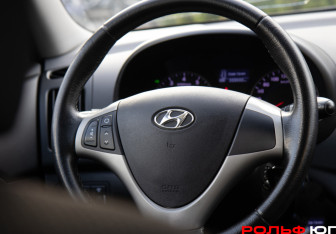 Подержанный автомобиль Hyundai i30 Hatchback 2011 года (12 фото)