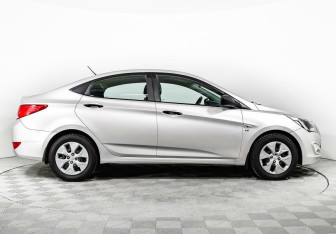 Подержанный автомобиль Hyundai Solaris Sedan 2015 года (4 фото)