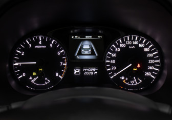 Подержанный автомобиль Nissan Pathfinder 2016 года (14 фото)