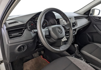 Подержанный автомобиль Skoda Rapid Liftback 2021 года (15 фото)