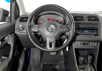 Подержанный автомобиль Volkswagen Polo Sedan 2012 года (21 фото)