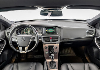 Подержанный автомобиль Volvo V40 Hatchback 2016 года (14 фото)