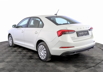 Подержанный автомобиль Skoda Rapid Liftback 2021 года (7 фото)